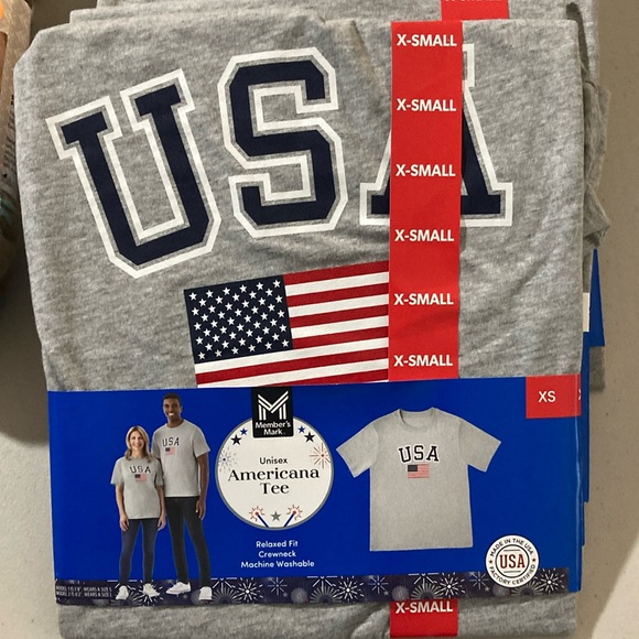 Members Mark, Adult T Shirt Bundle,  & 1 Pair Slipper socks. 7 pieces - Picture 3 of 8